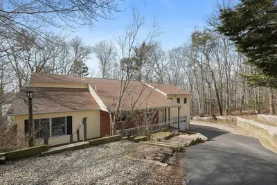 75 Edgewater Road