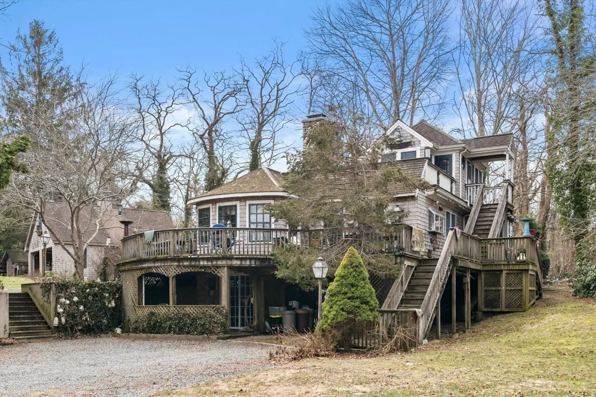 20 Blue Shutters Lane