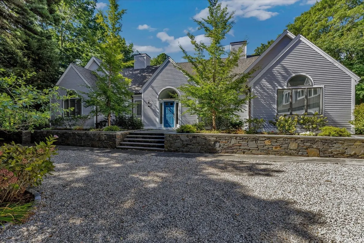 100 the Paddock Circle