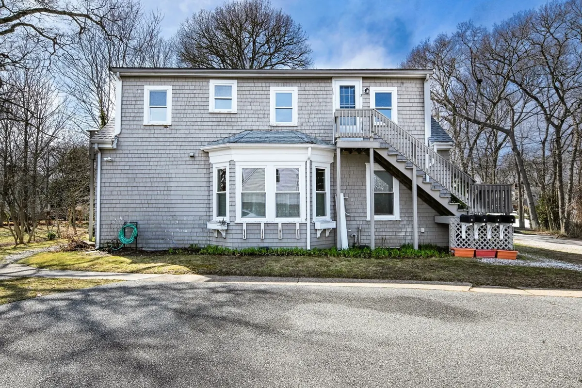 16 Lt Hauser Lane, Unit 3, Falmouth MA