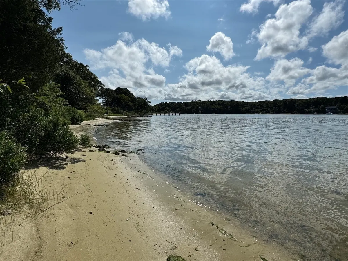 385 Barnes Road, Oak Bluffs MA — view 4
