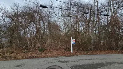 Holt Road, Bourne MA — view 4