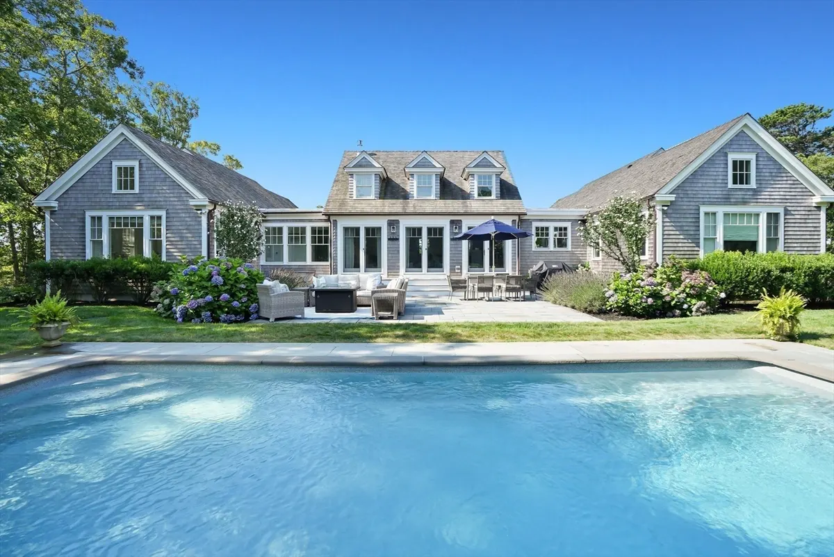 8 Paddock Road, Oak Bluffs MA — view 3