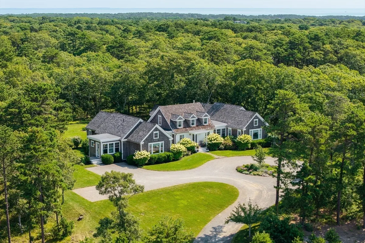 8 Paddock Road, Oak Bluffs MA — view 4