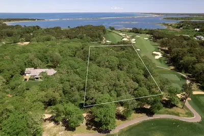 7 Overview Lane, Oak Bluffs MA