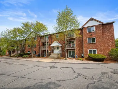 92 Sandwich Road, Unit 4d