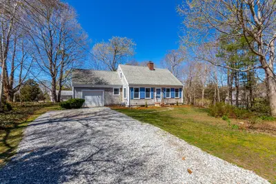 4 Quail Hill Road, Bourne MA — view 2