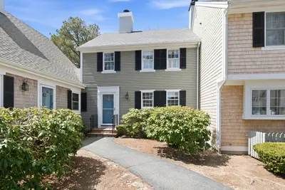 404 Admiralty Heights, Unit 404