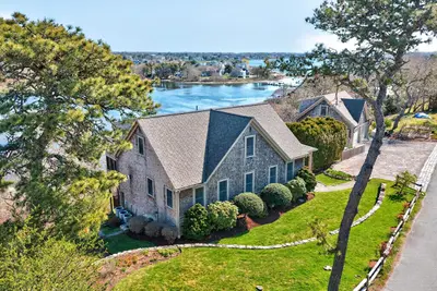 7 Squanto Drive