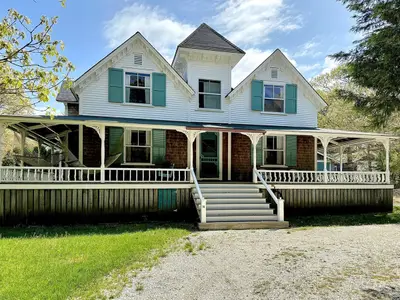 16 Atlantic Avenue, Oak Bluffs MA — view 2