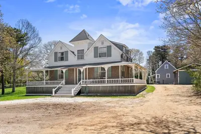 16 Atlantic Avenue, Oak Bluffs MA — view 3