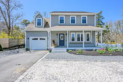 8 Lakeway Lane