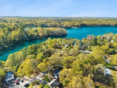 218 Lake Shore