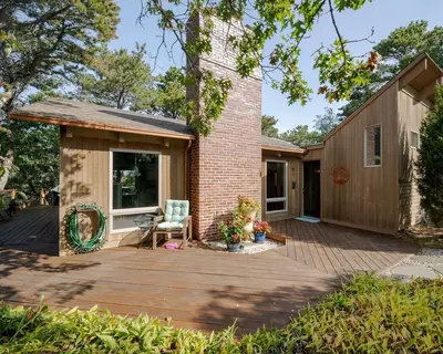 9 Kinnikinnick Road, Truro MA — view 2