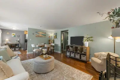 221 Upper County Road, Unit 106