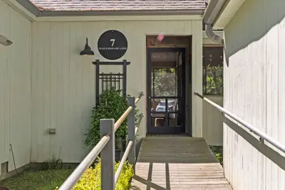 7 Ploughshare Lane, Oak Bluffs MA — view 5