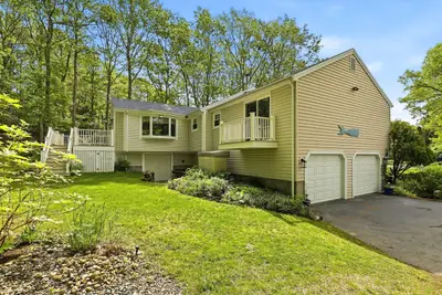 17 Briggs Avenue, Bourne MA — view 2