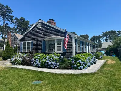 10 Holiday Lane