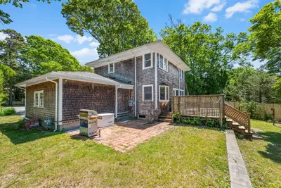 20 Quaker Road, Falmouth MA — view 3