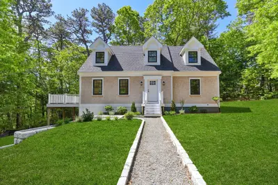 41 Little John Road, Falmouth MA