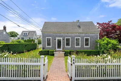 44 Pleasant Street