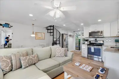 405 Lower County Road, Unit 6a