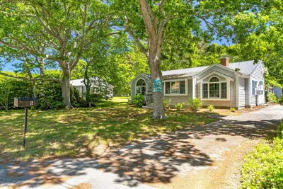 6 Parkwood Court, Yarmouth MA — view 3