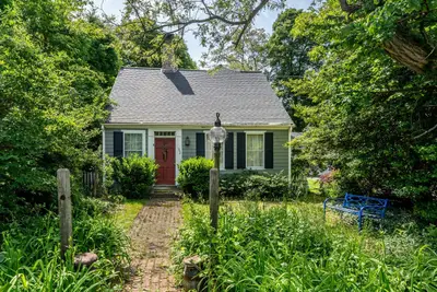 228 Phinneys Lane