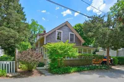 27 Laurel Avenue, Oak Bluffs MA — view 2