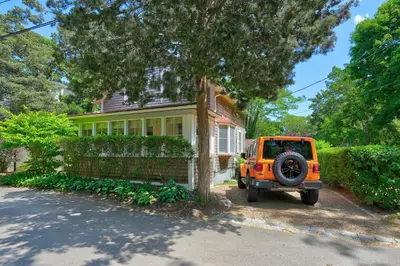 27 Laurel Avenue, Oak Bluffs MA — view 3