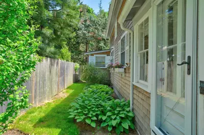 27 Laurel Avenue, Oak Bluffs MA — view 4