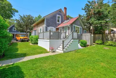 27 Laurel Avenue, Oak Bluffs MA — view 5