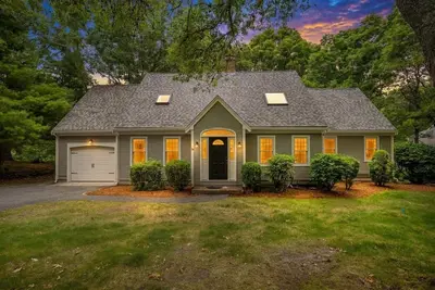 30 Currycomb Circle