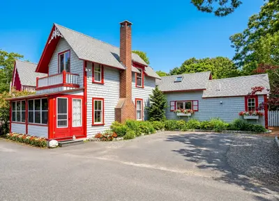 21 Butler Avenue, Unit 1, Oak Bluffs MA