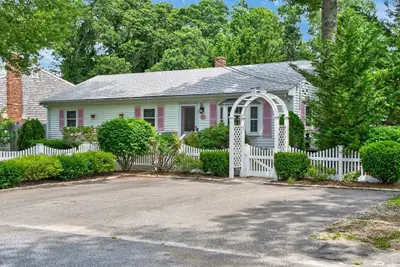 25 Deepwood Drive, Falmouth MA — view 2