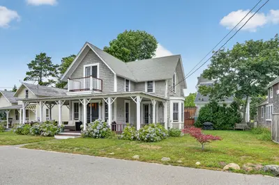 59 Tuckernuck Avenue, Oak Bluffs MA