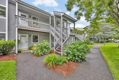 90 Eaton Lane, Unit 90