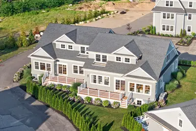 533 Woods Hole Road, Unit B102