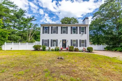 8 Hampden Road, Falmouth MA — view 2
