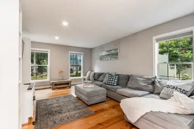 8 Hampden Road, Falmouth MA — view 5
