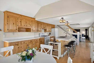 71-72 North Shore Boulevard, Sandwich MA — view 5