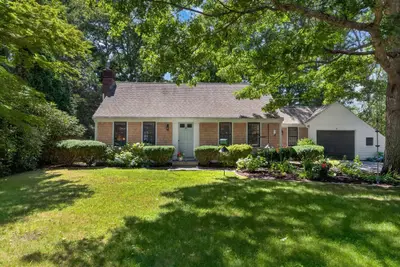 25 Chapaquoit Way