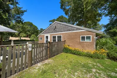 20 East Road, Mashpee MA — view 3