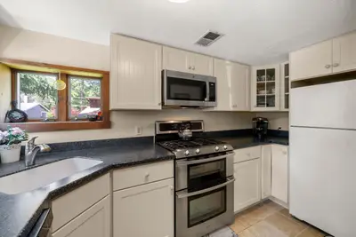 20 East Road, Mashpee MA — view 4
