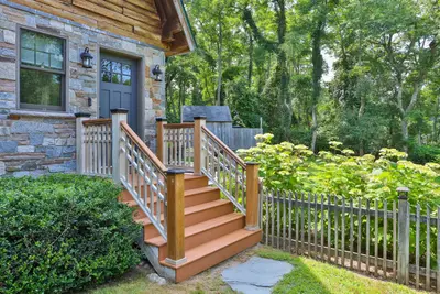 1 Great Hill Road