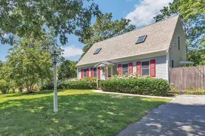 9 Elaine Road, Barnstable MA