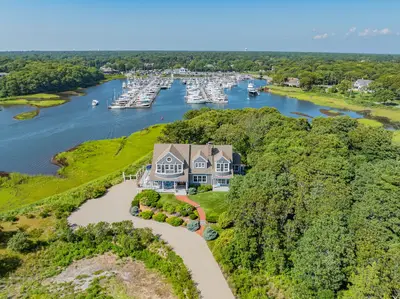 18 Saquatucket Point