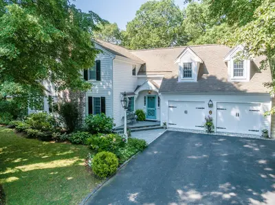 15 Long Pond Circle