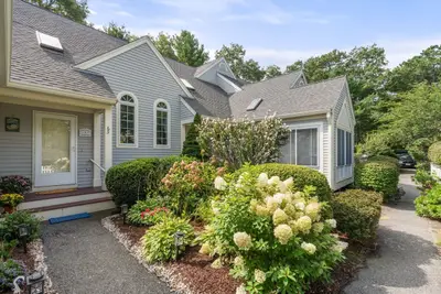 65 Blue Spruce Way, Unit 65, Mashpee MA — view 4