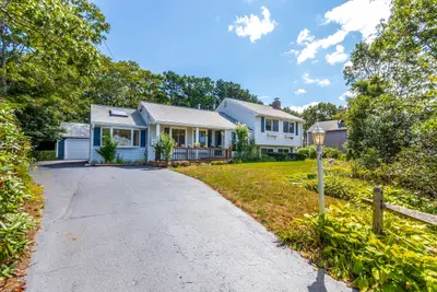 8 Laura Lane, Bourne MA — view 2